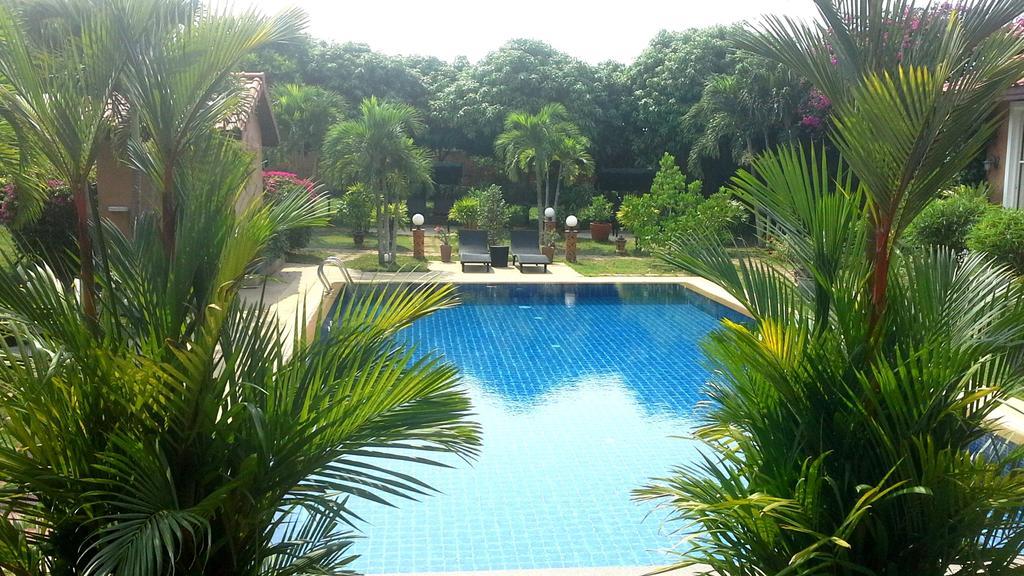 Pictory Garden Resort Sattahip Exterior photo